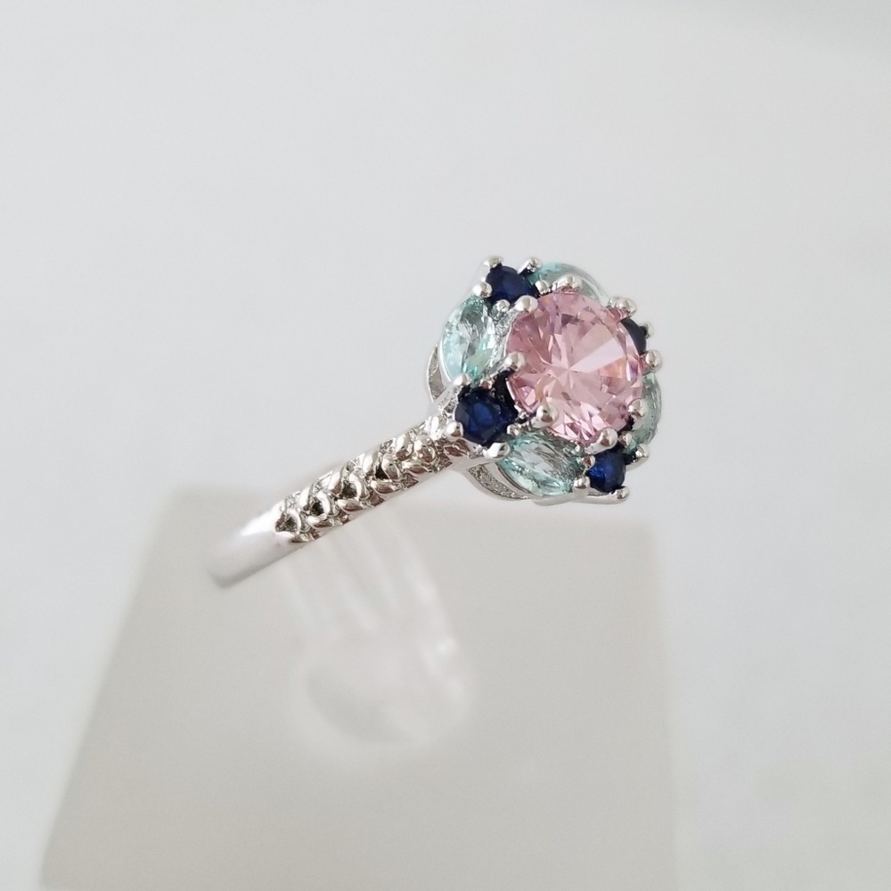18k Mandala Ring - Picture 2 of 8